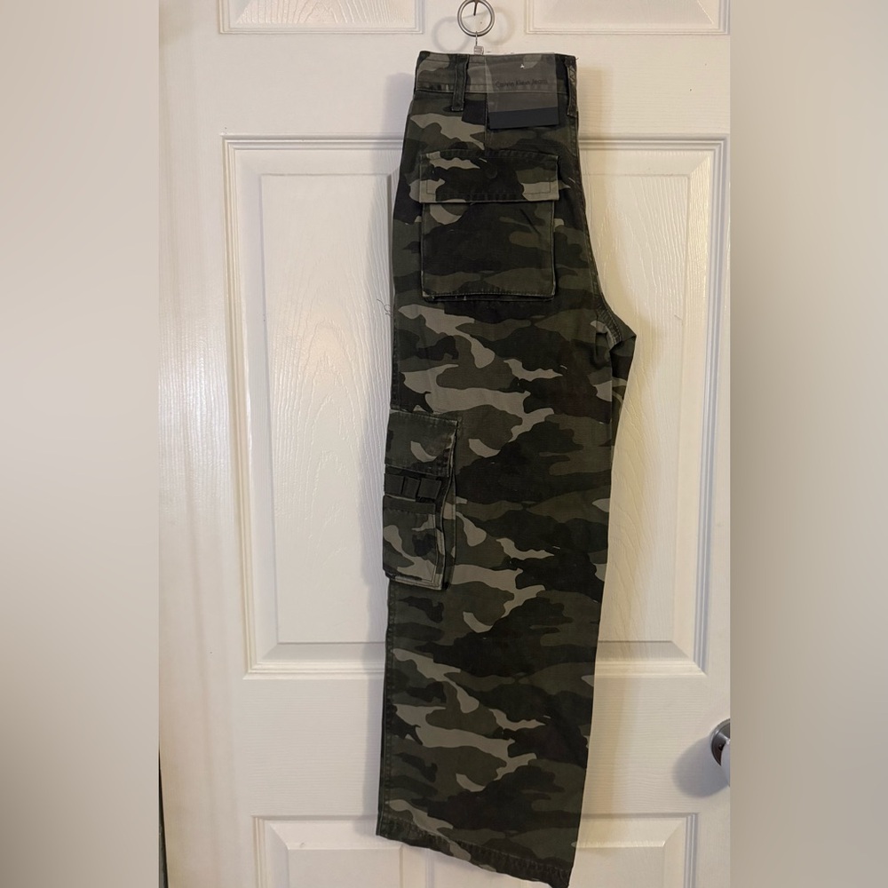 Calvin Klein Jeans Green Camouflage Cargo Pants girls size 10